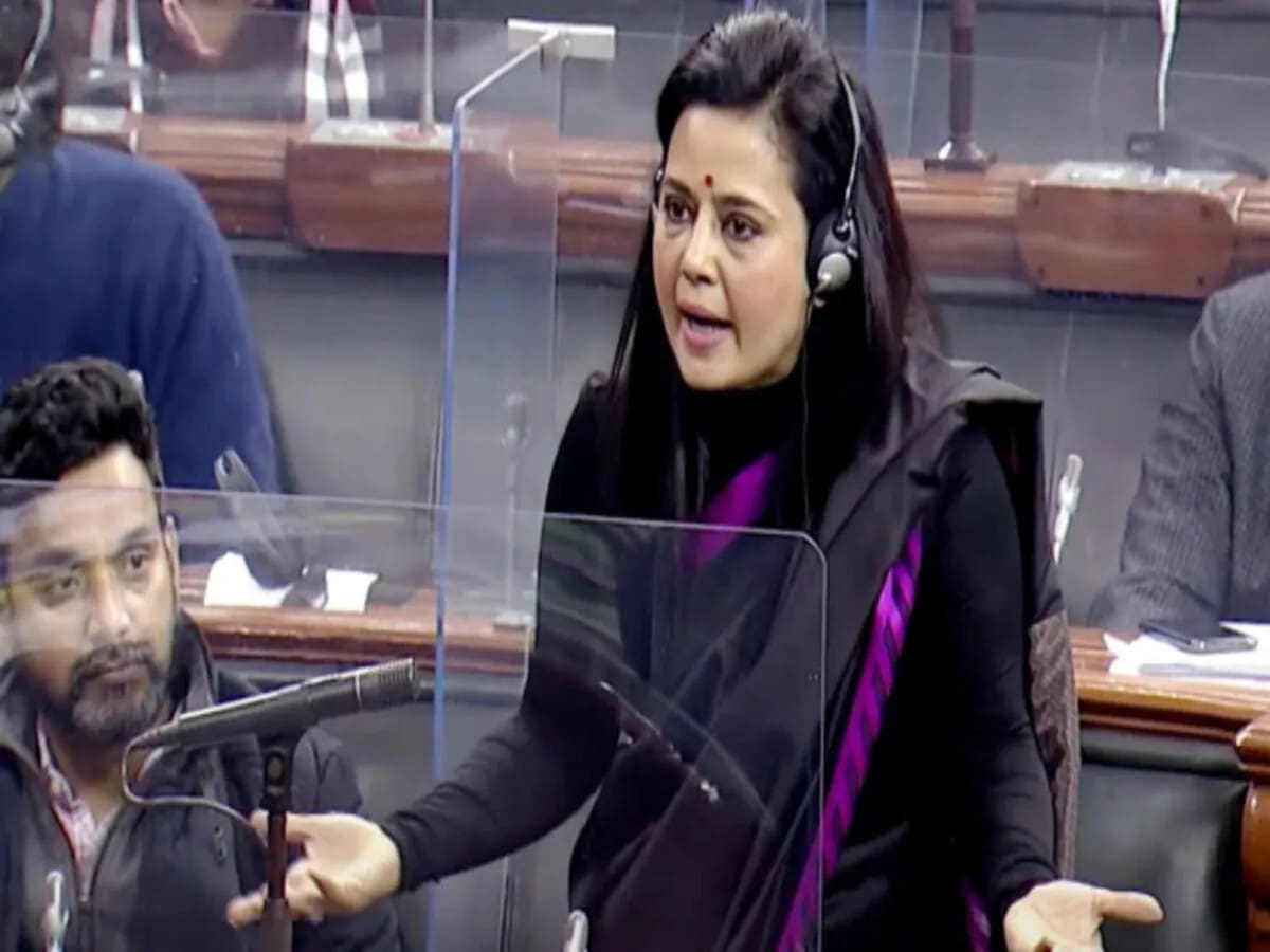 Read more about the article महुआ मोइत्रा की जाएगी संसद सदस्यता!