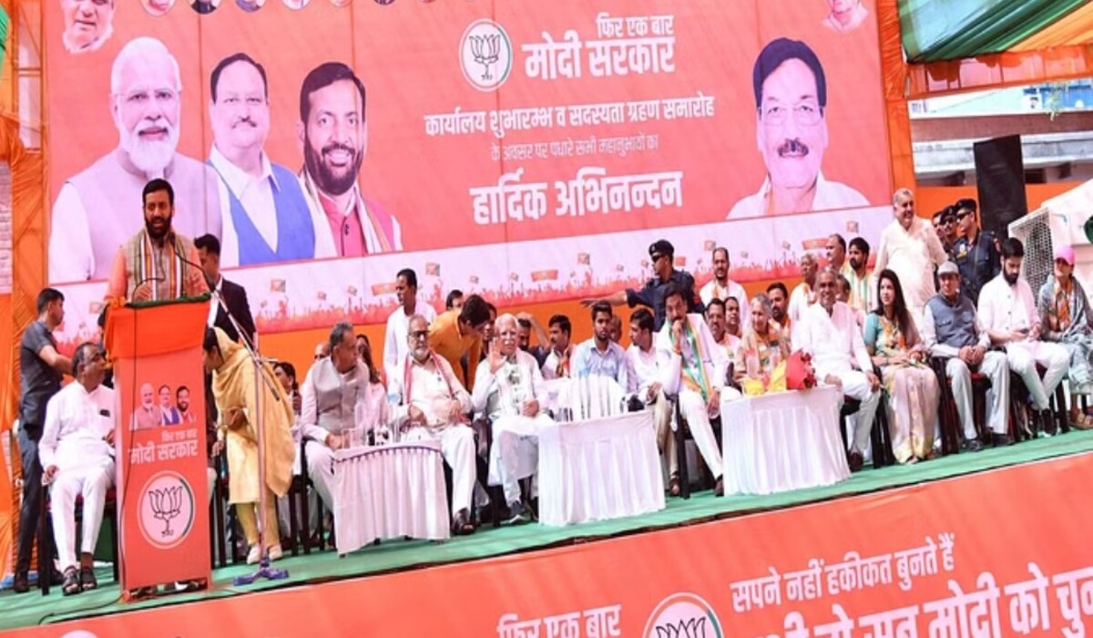 You are currently viewing Big change in Haryana politics: अब Bhajan Lal, Devi Lal और Jindal परिवार एक मंच पर आए, हमेशा राजनीतिक प्रतिद्वंद्वी रहे