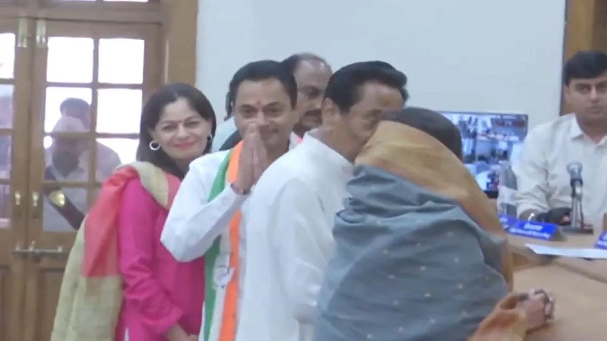 Read more about the article नकुलनाथ ने छिंदवाड़ा सीट से नामांकन किया दाखिल, कमलनाथ बोले- सच्चाई की होगी जीत