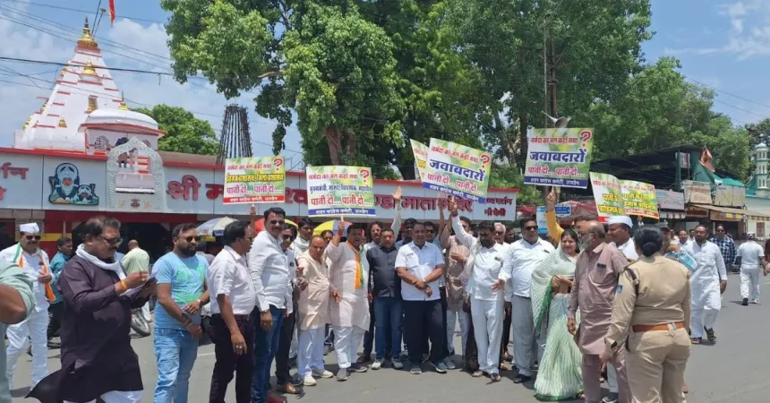 Read more about the article कांग्रेस ने जलसंकट के विरोध में किया PHE ऑफिस पर प्रदर्शन