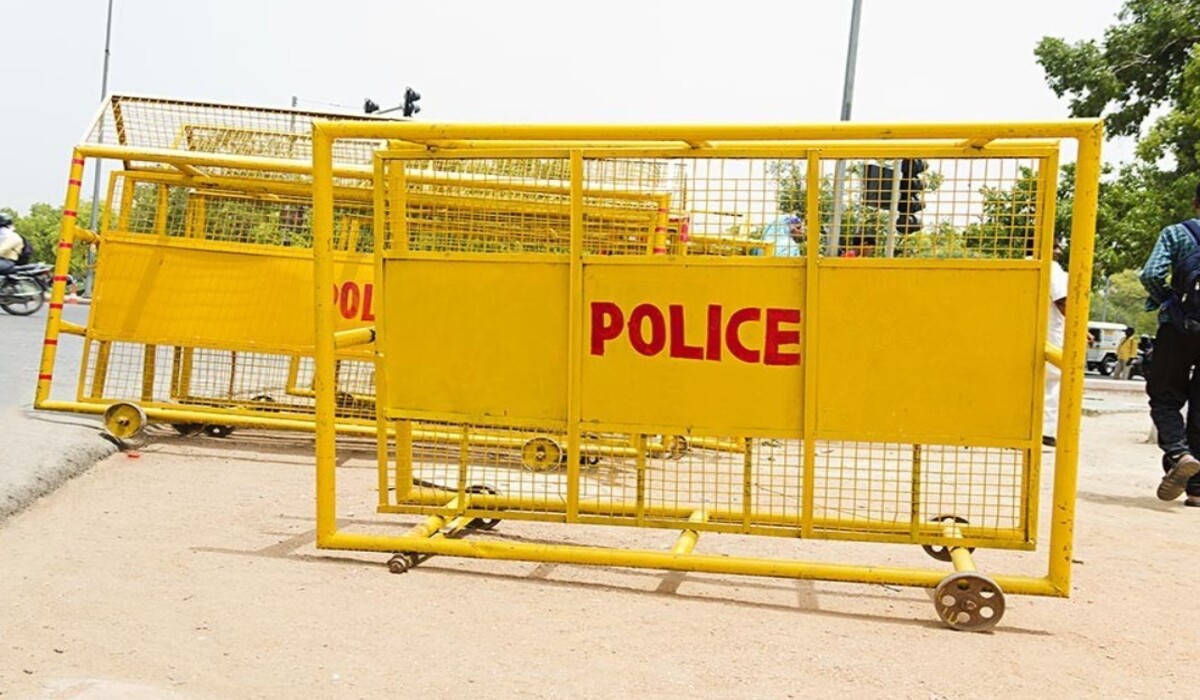 Read more about the article Haryana: ट्रक से बरामद किए गए चोरी के 2245 किलो पॉपी बीज, 1 करोड़ की कीमत के साथ, आर्मी के ड्यूटी टैग के साथ