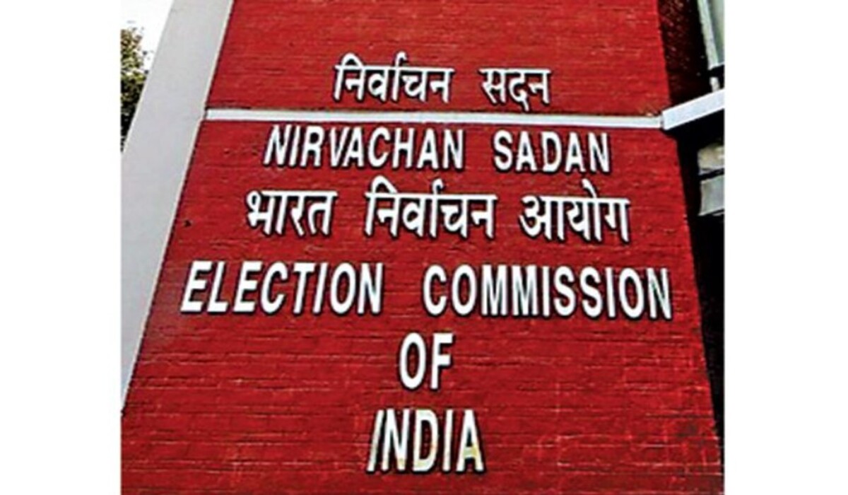 Read more about the article Kaithal: रैली के लिए अनुमति के लिए पूछा गया तो जवाब में गाली दी गई, SDM कार्यालय के पांच कंप्यूटर ऑपरेटर सस्पेंड किए गए