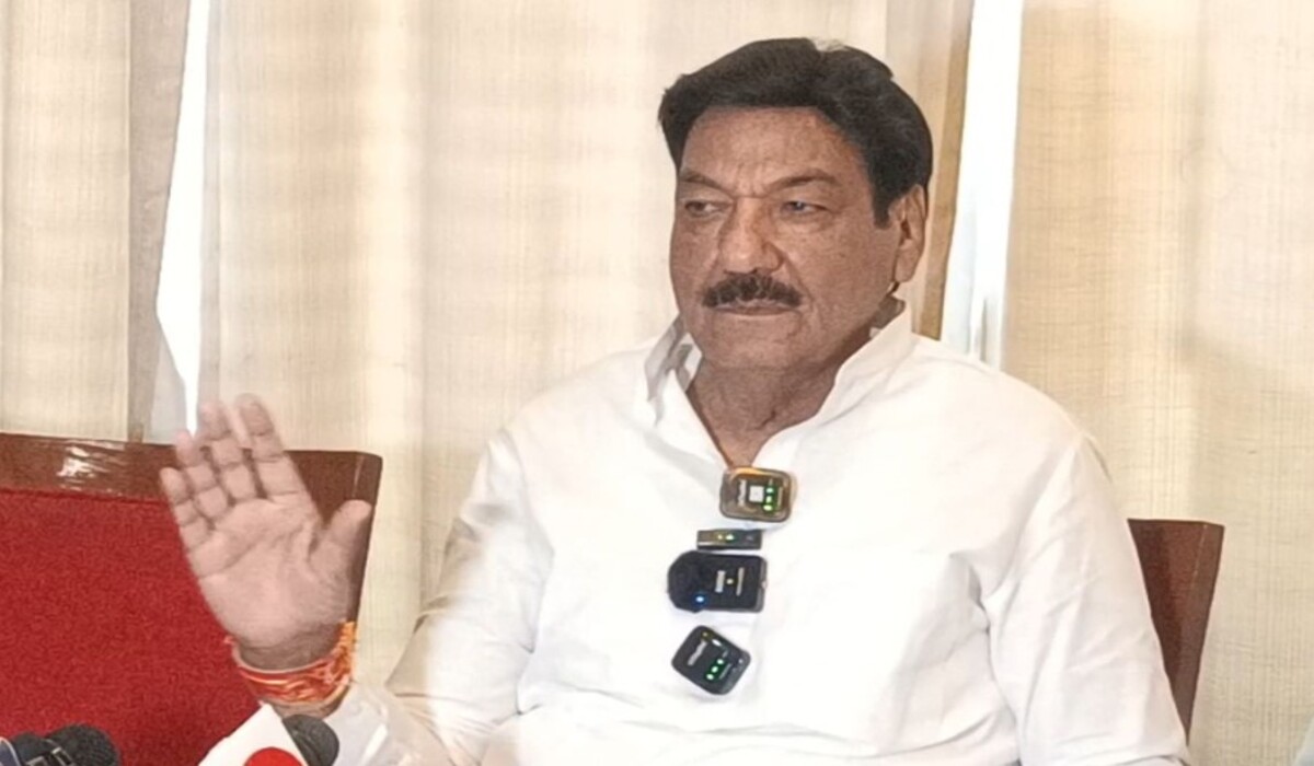 You are currently viewing Hisar: किसानों का विरोध BJP उम्मीदवार Ranjit Singh के सामने, पूछा क्यों हमारा बिजली कनेक्शन स्थापित नहीं हुआ