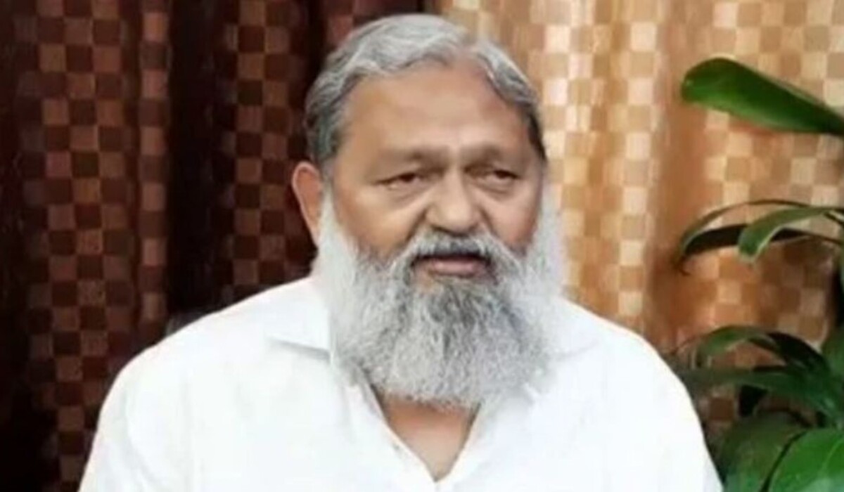 You are currently viewing Lok Sabha Elections: पूर्व Haryana मंत्री Anil Vij ने आपत्ति जताई, कहा- मोरालिटी के आधार पर CM को पद से इस्तीफा दे देना चाहिए