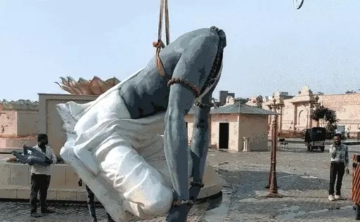 You are currently viewing महाकाल लोक में सप्तऋषियों की मूर्तियां तीसरी बार बदलेंगी:11 माह पहले आंधी में गिरी तब भी बदली