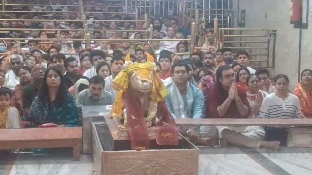 Read more about the article महाकाल की भस्म आरती में शामिल हुए जुबिन नौटियाल