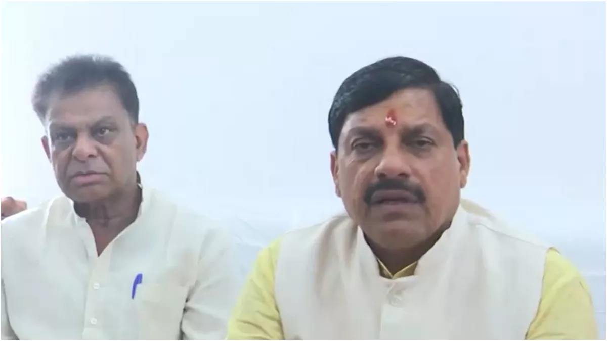 You are currently viewing शहीद जवान की अंतिम विदाई में छिंदवाड़ा पहुंचे CM मोहन यादव