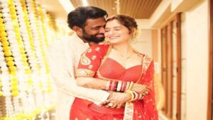 Read more about the article कश्मीर की वादियों में हुई रोमांटिक आरती सिंह