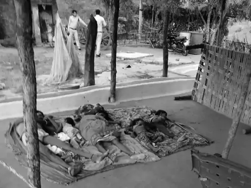 Read more about the article चाचा कुल्हाड़ी से सबको काट रहा था, 10 साल के बच्चे ने भागकर बचाई अपनी जान