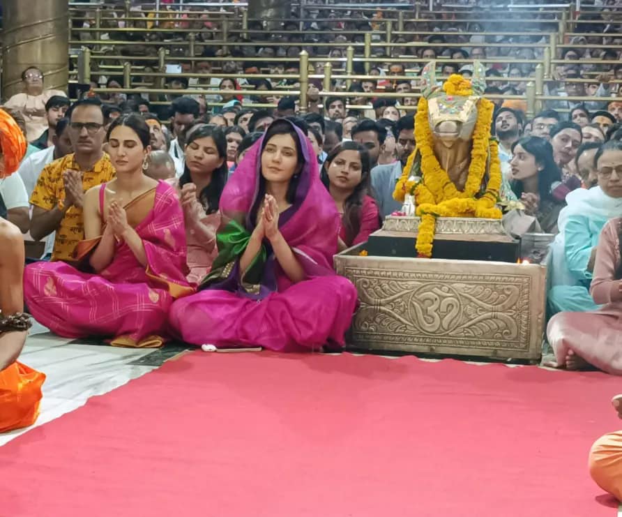 You are currently viewing अभिनेत्री वाणी कपूर और राशि खन्ना ने किए बाबा महाकाल के दर्शन