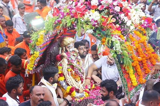 You are currently viewing बाबा महाकाल ने मनमहेश रूप में भक्तों को दिए दर्शन