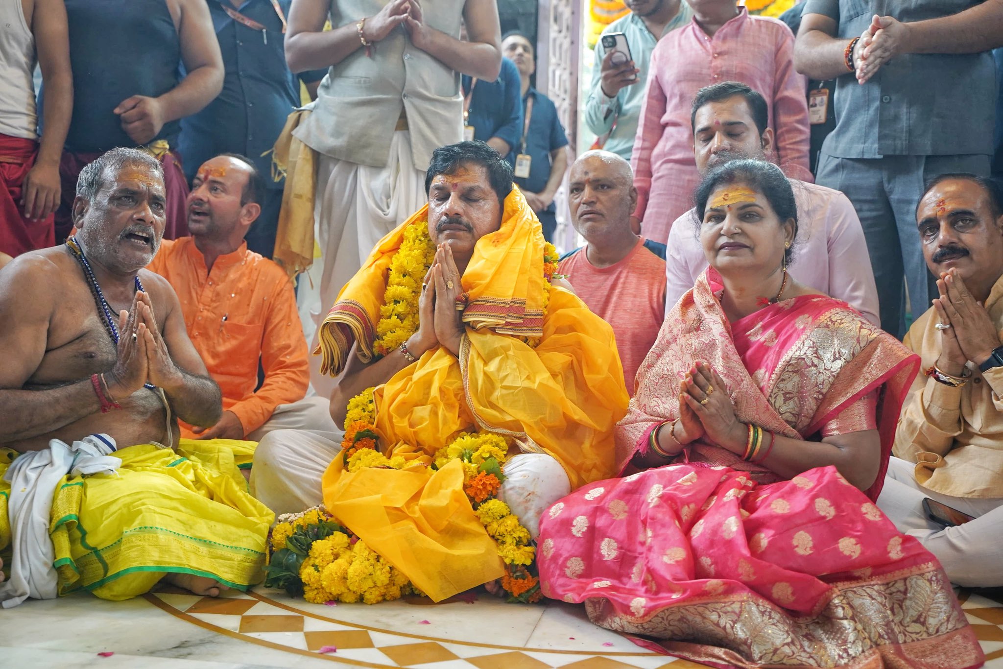 You are currently viewing सोमवती अमावस्या: CM डॉ. यादव ने सपत्निक पहुंचे श्री महाकालेश्वर मंदिर, बाबा महाकाल का किया दर्शन-पूजन