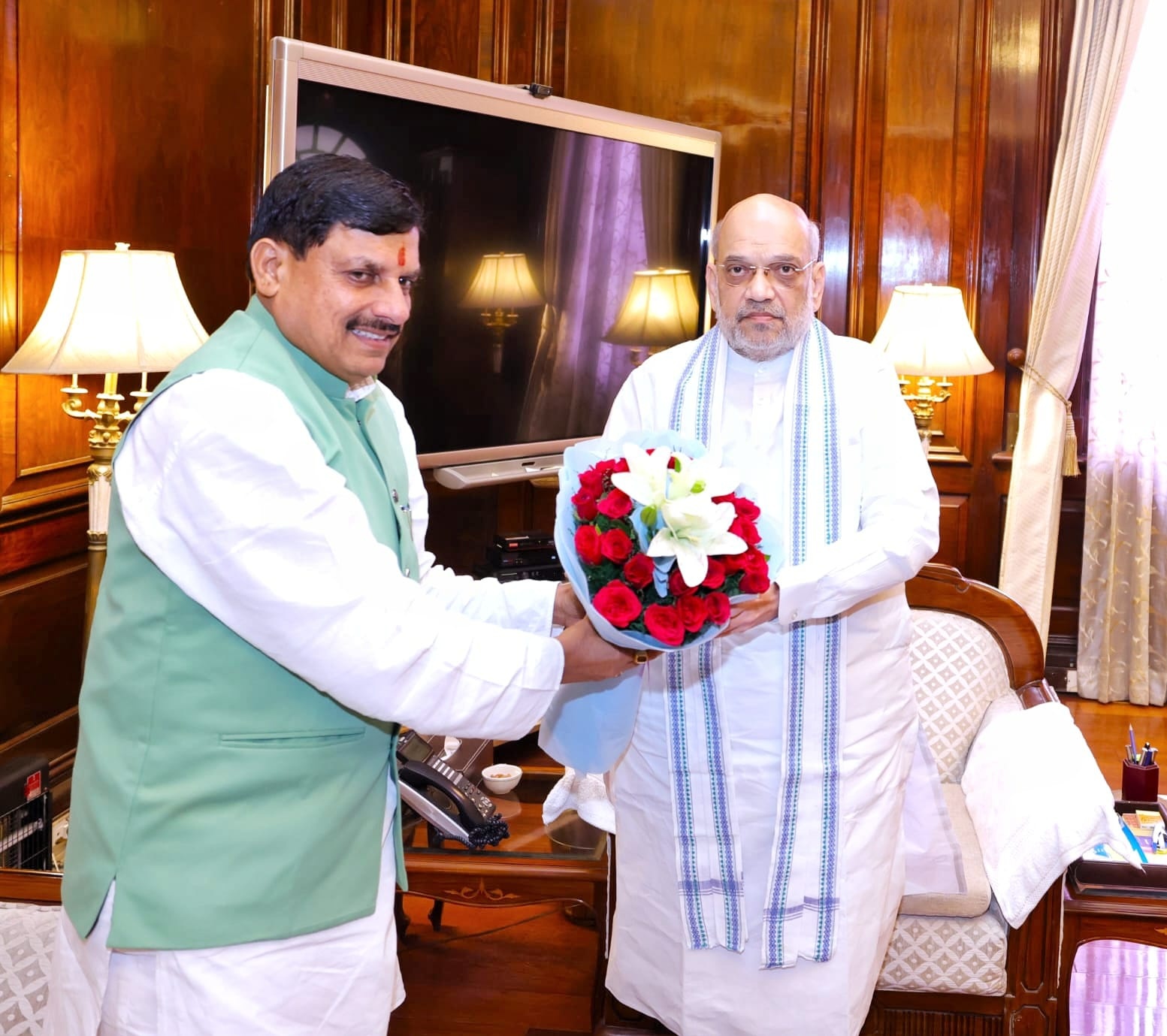 You are currently viewing CM मोहन यादव ने की केन्द्रीय गृहमंत्री अमित शाह से मुलाकात : पशुपालन, डेयरी और किसान हितैषी मुद्दों पर की चर्चा; केंद्रीय वाणिज्य एवं उद्योग मंत्री पीयूष गोयल से भी मिले CM यादव