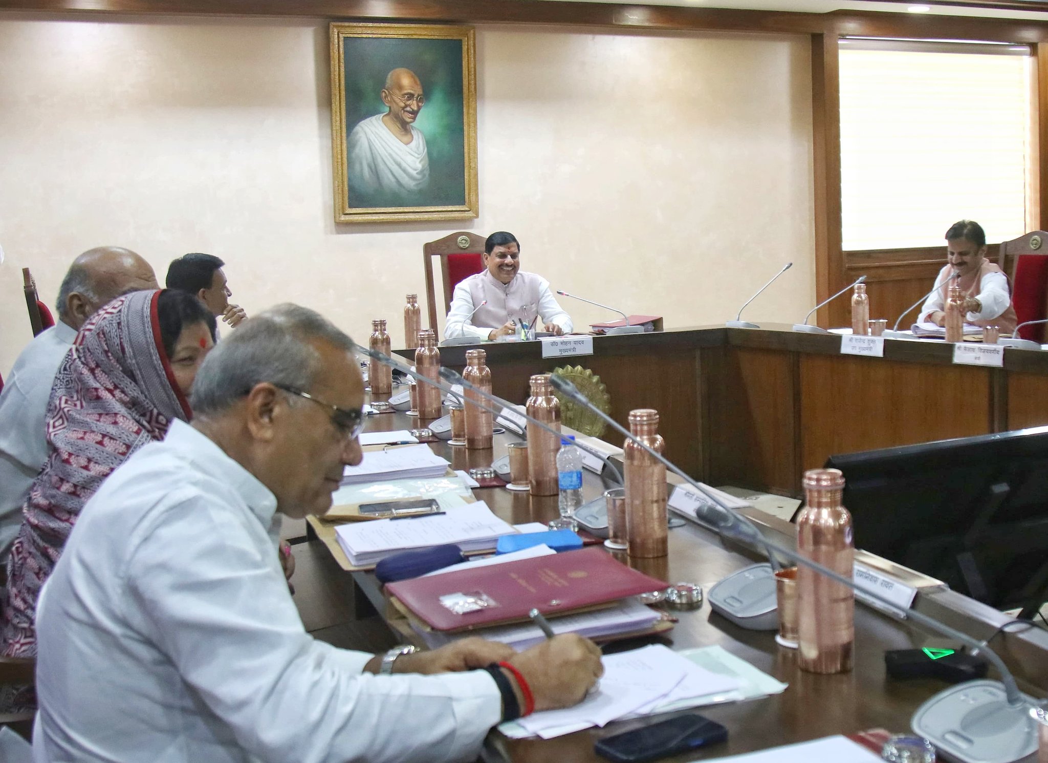 You are currently viewing Mohan Cabinet Meeting: शस्त्र पूजन के साथ मनाया जाएगा दशहरा; विधानसभा अध्यक्ष, नेता प्रतिपक्ष खुद भरेंगे इनकम टैक्स, किसान ई-प्रोक्योरमेंट पोर्टल पर 25 सितंबर से पंजीकरण: 5 अक्टूबर को दमोह जिले के सिंग्रामपुर में होगी मंत्री परिषद की अगली बैठक