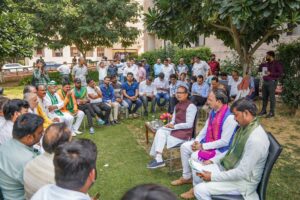 Read more about the article केन्द्रीय कृषि मंत्री शिवराज सिंह चौहान ने विभिन्न किसान संगठनों से मुलाकात की, कहा- किसान प्रतिनिधियों और संगठनों से मिलकर संवाद करेंगे, सुझावों और समस्याओं पर चर्चा कर समाधान पर विचार करेंगे