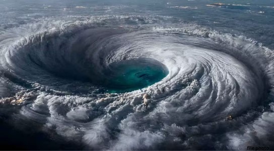 Read more about the article चक्रवाती तूफान ‘दाना’: मध्यप्रदेश में बदला मौसम, 27, 28 और 29 अक्टूबर को पूर्वी हिस्से में बूंदाबांदी का अलर्ट