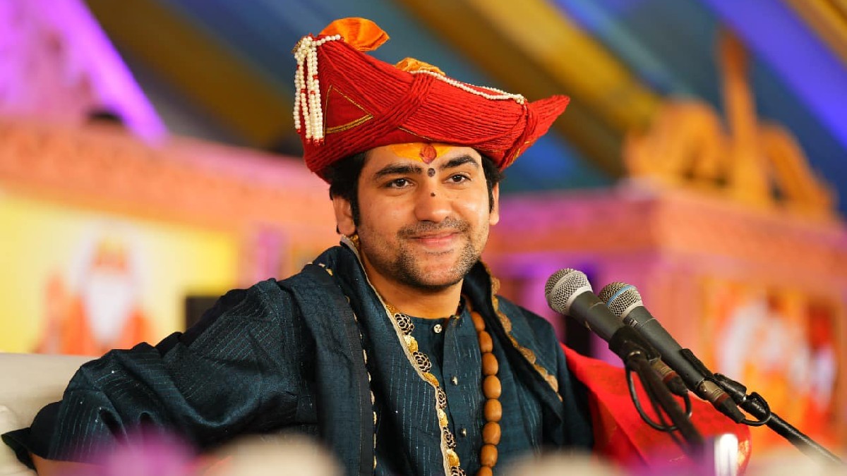 You are currently viewing पंडित धीरेंद्र कृष्ण शास्त्री फिर सुर्खियों में, महाकुंभ में गैर हिंदुओं की एंट्री पर दिया बड़ा बयान; कहा – मेरे आंगन में तुम्हारा क्या काम?