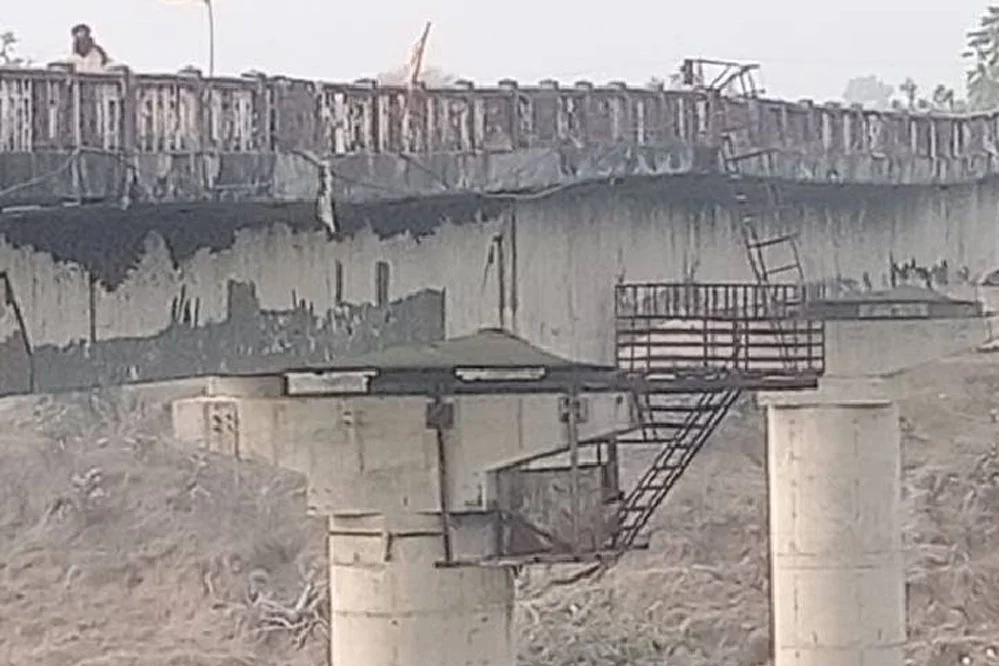 Read more about the article पार्वती नदी पुल हादसा: अचानक धसने लगा 1976 में बना पार्वती नदी का पुल, भारी वाहनों की आवाजाही पर लगी रोक…