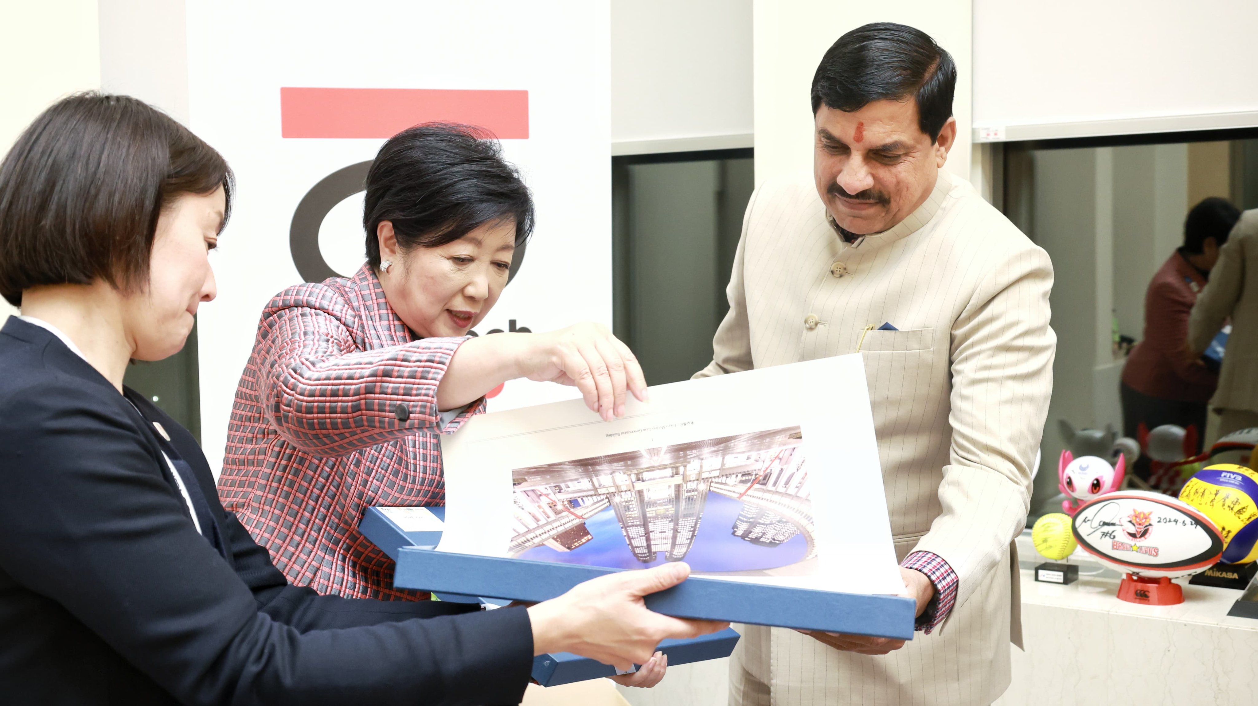 Read more about the article मुख्यमंत्री डॉ. मोहन यादव का जापान दौरा: टोक्यो में भारत के राजदूत सिबी जॉर्ज से की मुलाकात, निवेशकों से सीएम यादव करेंगे वन-टू-वन चर्चा …