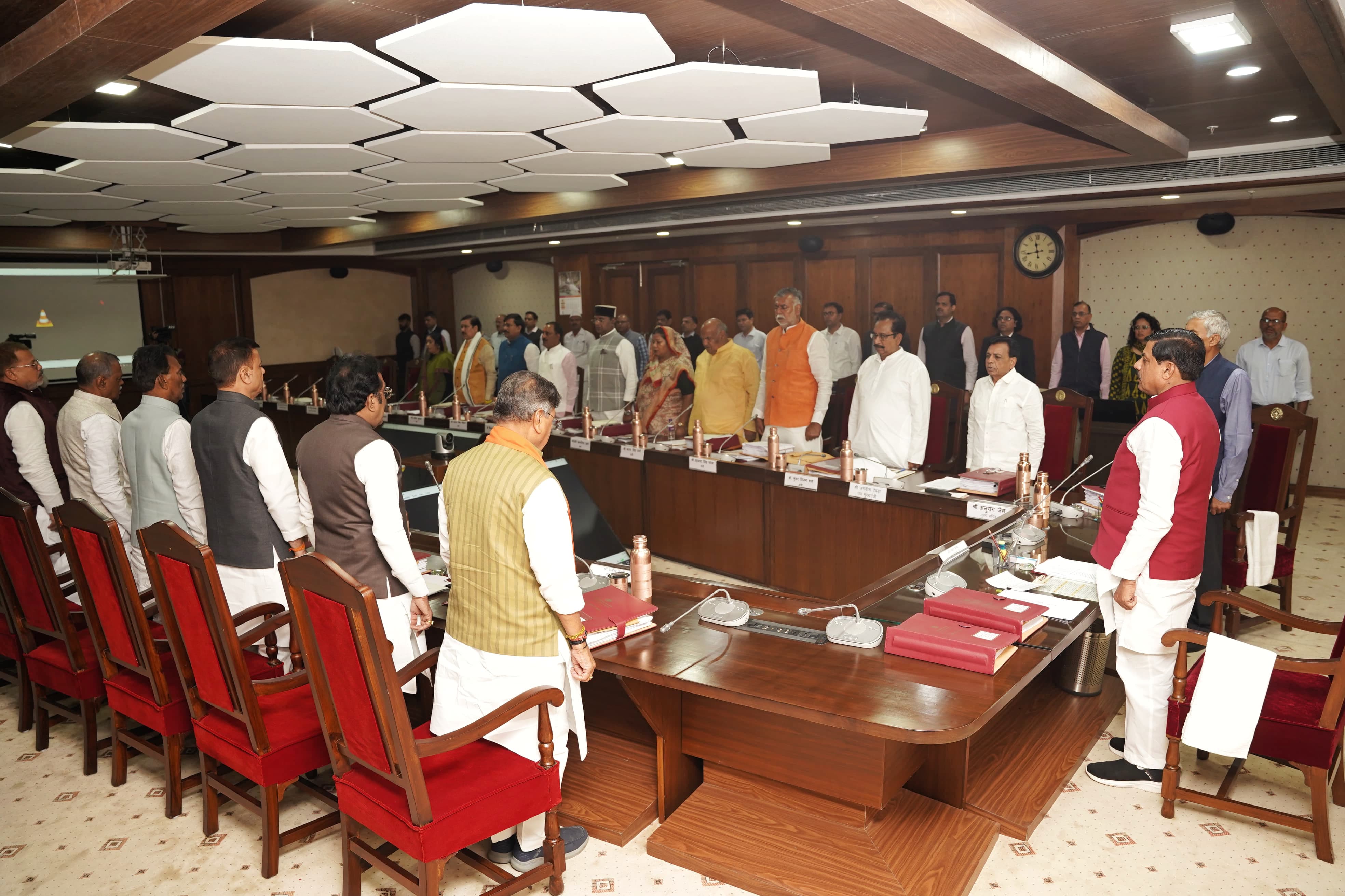 Read more about the article मुख्यमंत्री डॉ. मोहन यादव की अध्यक्षता में हुई कैबिनेट बैठक, लिए गए कई अहम फैसले: 7 नई नीतियों को मिली मंजूरी, CM बोले – पीएम मोदी करेंगे समिट का उद्घाटन, अमित शाह रहेंगे समापन समारोह में