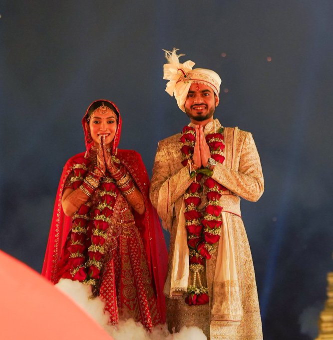 Read more about the article कुणाल और रिद्धि का शुभ विवाह: रिद्धि संग लिए सात फेरे, देशभर की दिग्गज हस्तियां बनीं गवाह; बारात में जमकर थिरके शिवराज, साधना और भाई कार्तिकेय