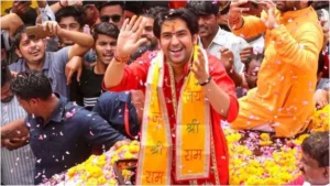 Read more about the article महाकुंभ भगदड़ पर धीरेंद्र शास्त्री का “मोक्ष” बयान बना सियासी ड्रामा, बागेश्वर बाबा ने दी सफाई: बोले – “बयान को तोड़ा-मरोड़ा गया”, कहा VIP कल्चर बंद करें; ‘महाकुंभ राजनीति का नहीं, भरोसे का अड्डा’