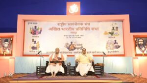 Read more about the article RSS की अखिल भारतीय प्रतिनिधि सभा शुरू, भारत माता की तस्वीर पर पुष्प अर्पित कर शुरू हुई बैठक; मणिपुर संकट, भाषा विवाद और हिंदू उत्पीड़न पर हुआ बड़ा मंथन