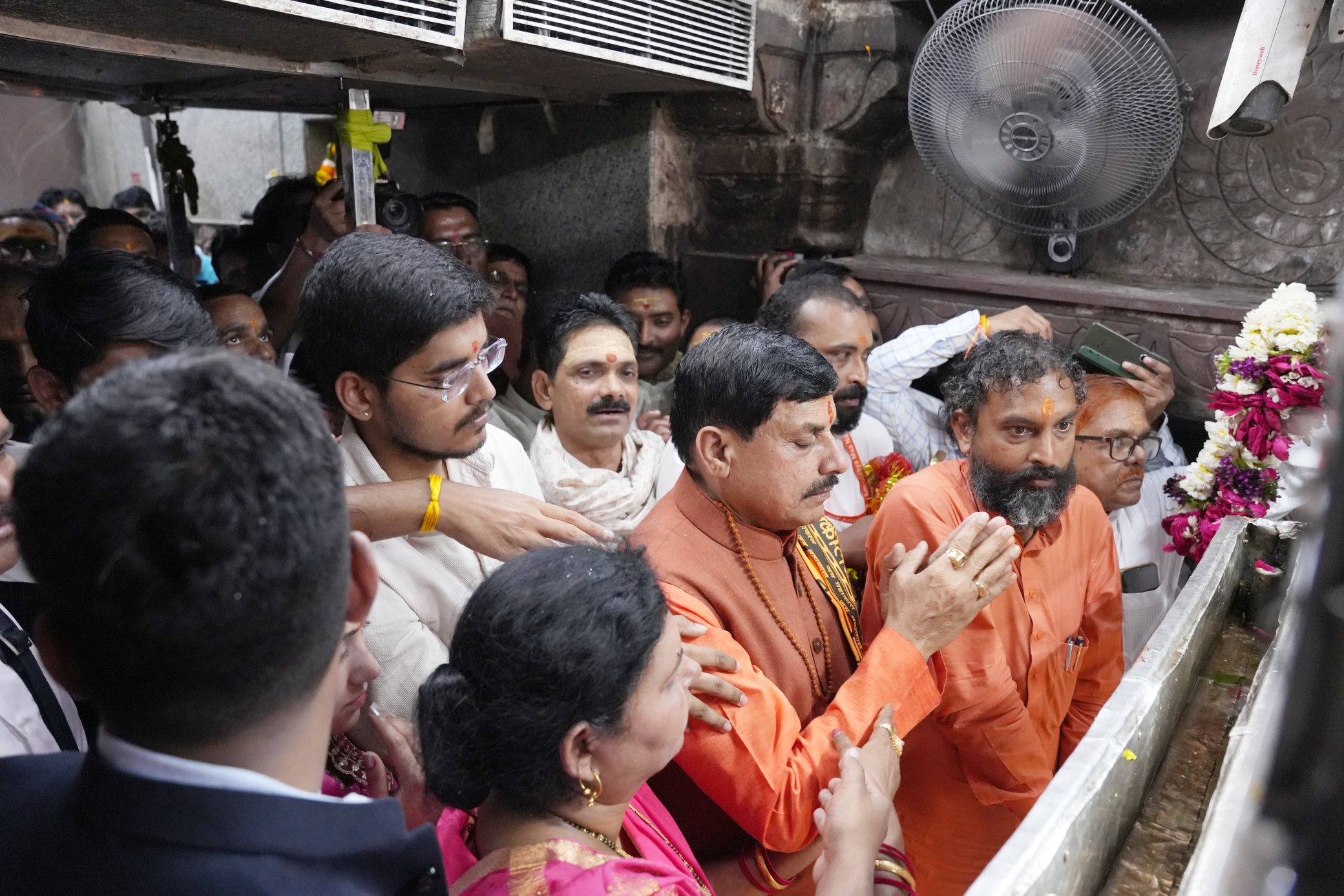 You are currently viewing ओंकारेश्वर में मुख्यमंत्री डॉ. मोहन यादव का आध्यात्मिक प्रवास: माँ नर्मदा के पावन तट पर “अमृतस्य माँ नर्मदा पद परिक्रमा” में मुख्यमंत्री की सहभागिता, कहा – ओंकारेश्वर में बनेगा भव्य ज्योतिर्लिंग मंदिर, महाकाल लोक की तर्ज पर होगा विकास