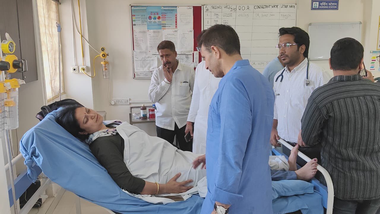 You are currently viewing भोपाल में MP किसान कांग्रेस के प्रदर्शन के दौरान मंच टुटा: मंच गिरने से कई नेता घायल, गंभीर हालत में भर्ती; नेताओं का हाल जानने अस्पताल पहुंचे वरिष्ठ नेता