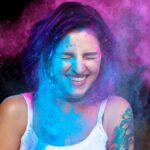 होली के रंगों में छुपा खतरा: ऐसे करें अपनी त्वचा की सुरक्षा