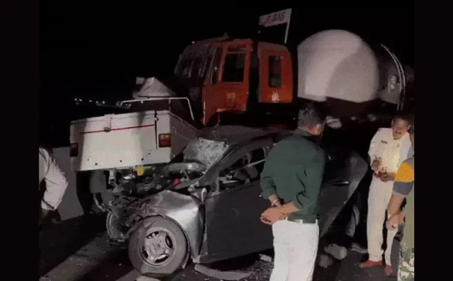 You are currently viewing रफ्तार का कहर! बदनावर-उज्जैन फोरलेन पर भयानक सड़क हादसा, टैंकर की टक्कर से पिकअप और कार चकनाचूर;  7 की मौत, कई घायल