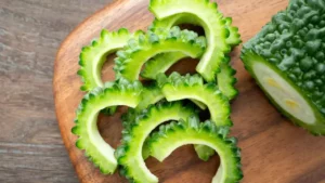 Read more about the article गर्मी में करेला खाना क्यों है फायदेमंद? जानिए इस कड़वी सब्ज़ी के 5 चमत्कारी फायदे जो आपके शरीर को देंगे ठंडक और ताकत