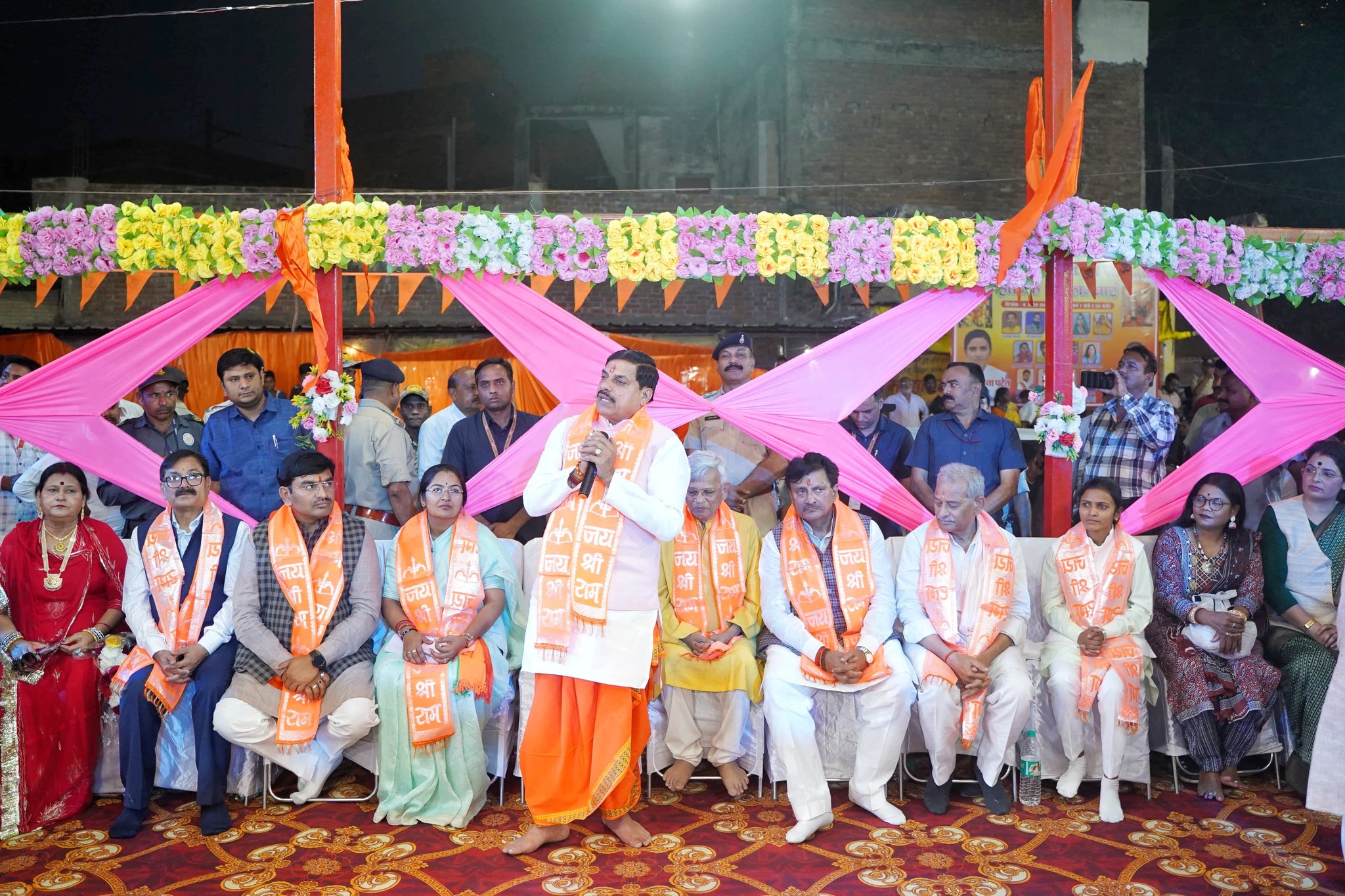 Read more about the article रामनवमी पर्व और चित्रकूट गौरव दिवस कार्यक्रम में शामिल हुए मुख्यमंत्री डॉ. मोहन यादव, भरत घाट में किया दीपदान; भगवान कामतानाथ के किये दर्शन