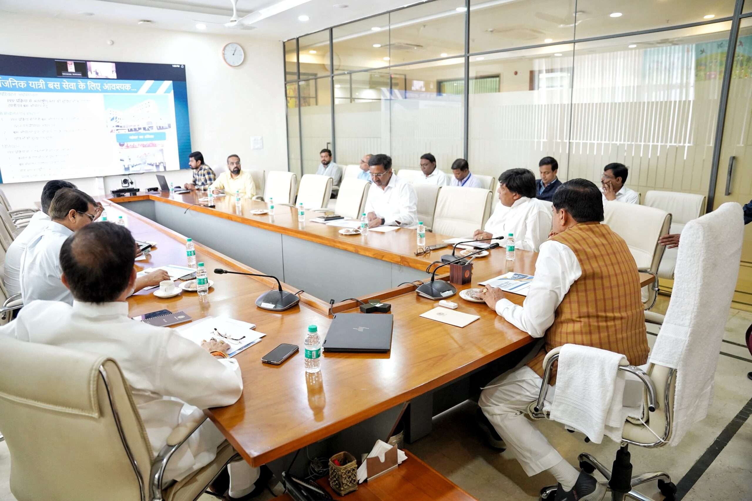 You are currently viewing सीएम मोहन यादव की बड़ी घोषणा: मध्य प्रदेश में ट्रांसपोर्ट सिस्टम होगा हाई-टेक, सरकार लाएगी डिजिटल मॉनिटरिंग और ऐप-आधारित सेवा; ‘मुख्यमंत्री सुगम परिवहन सेवा’ योजना जल्द होगी लागू