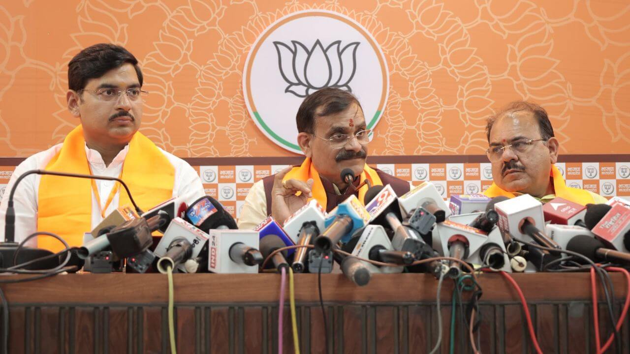 You are currently viewing नेशनल हेराल्ड केस में सोनिया-राहुल का नाम आने से सियासी भूचाल, कांग्रेस का देशभर में हल्लाबोल: वीडी शर्मा बोले – धरना देने से ED दबाव में नहीं आएगी, कहा – हम कांग्रेस पार्टी व गांधी परिवार की भर्त्सना करते हैं!