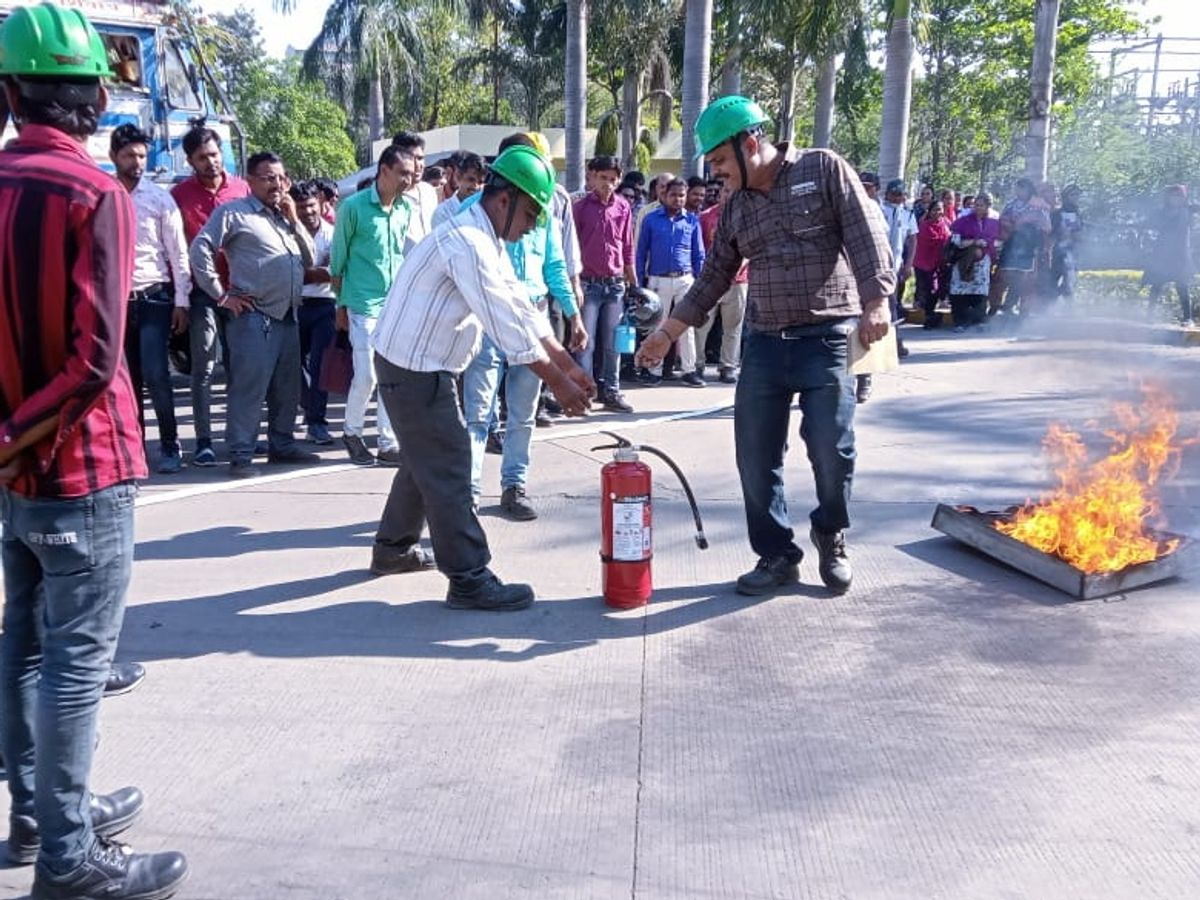 Read more about the article एमपी के 5 बड़े शहरों में आतंकी हमले जैसी मॉक ड्रिल: ब्लैकआउट से लेकर हवाई हमले तक सब कुछ शामिल, भोपाल में फायर अलर्ट और कटनी में बम फेंकने का किया गया अभ्यास