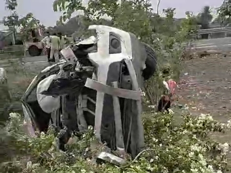 Read more about the article गुजरात जा रही बिहार STF की गाड़ी रतलाम में हुई हादसे का शिकार, एक्सप्रेसवे पर पलटी स्कॉर्पियो: दो जवानों की मौके पर दर्दनाक मौत, चार घायल!