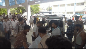 Read more about the article मुरैना में शराब माफियाओं की गैंगवार: चाचा-भतीजे की गोली मारकर हत्या, पुलिस ने किया मौके का निरीक्षण; दिनदहाड़े दोहरे हत्याकांड से गांव में दहशत!