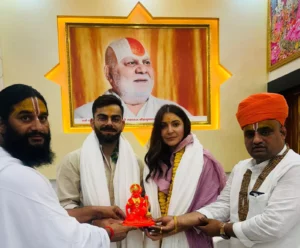 Read more about the article विराट कोहली और अनुष्का शर्मा ने अयोध्या में किए रामलला और हनुमानजी के दर्शन, सुबह 7 बजे श्रीराम जन्मभूमि मंदिर पहुंचे थे दोनों; राम मंदिर के प्रथम तल के निर्माण कार्य का भी किया अवलोकन!