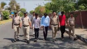 Read more about the article भोपाल के रेप और ब्लैकमेलिंग केस में चौंकाने वाले खुलासे: किराए के कमरों में रची जाती थी अय्याशी की साजिश, क्लब 90 से बिलकिसगंज तक फैलाया था गैंग ने जाल; महिला आयोग की टीम जांच में जुटी