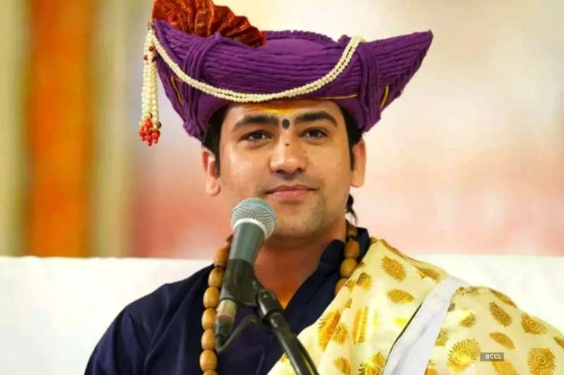 You are currently viewing देशद्रोही बयान पर फंसे धीरेंद्र शास्त्री, कोर्ट ने दिया 20 मई को पेश होने का आदेश; महाकुंभ में नहीं जाने वालों को कहा था देशद्रोही!