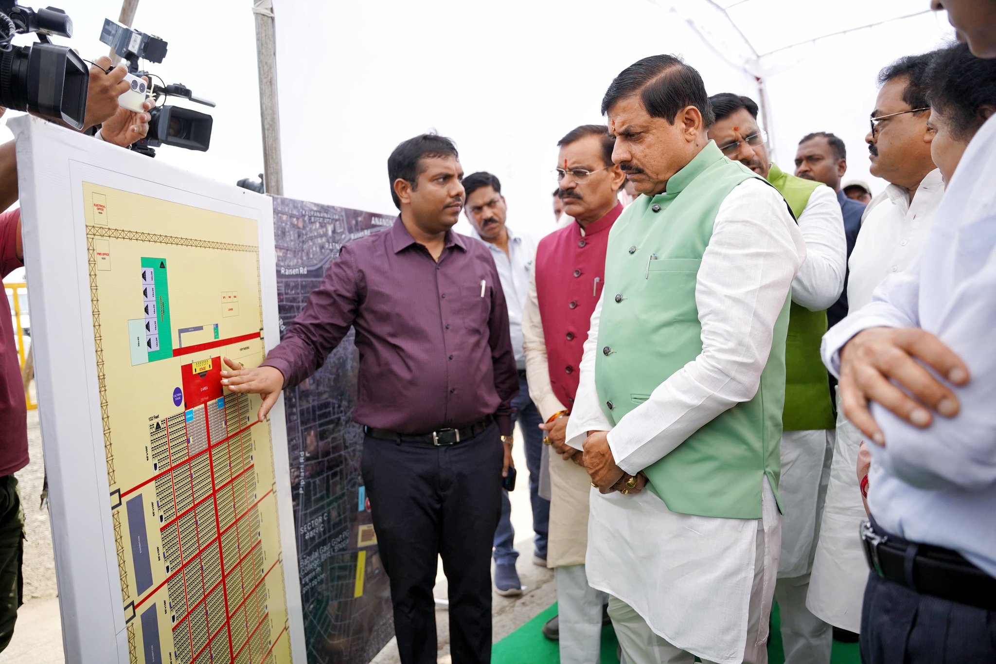 Read more about the article भोपाल में 31 मई को होगा भव्य महिला सम्मेलन, प्रधानमंत्री नरेंद्र मोदी दो लाख महिलाओं को करेंगे संबोधित; कार्यक्रम स्थल का निरीक्षण करने पहुंचे सीएम डॉ. मोहन यादव