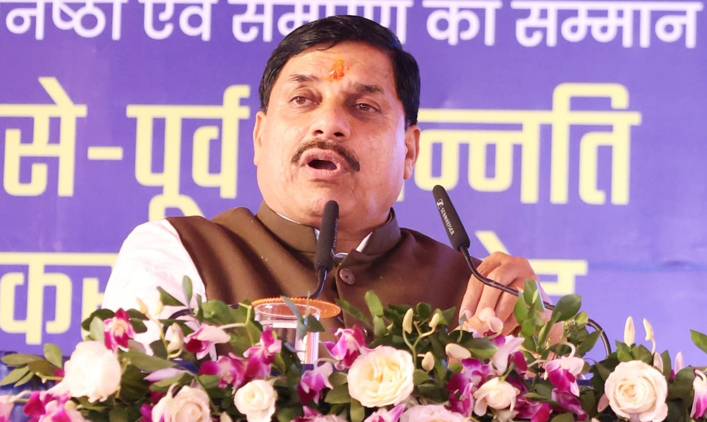 Read more about the article “सरेंडर करो, नहीं तो मारे जाओगे” – बालाघाट से CM की चेतावनी, बोले – 2026 तक MP से ख़त्म होगा नक्सलवाद!