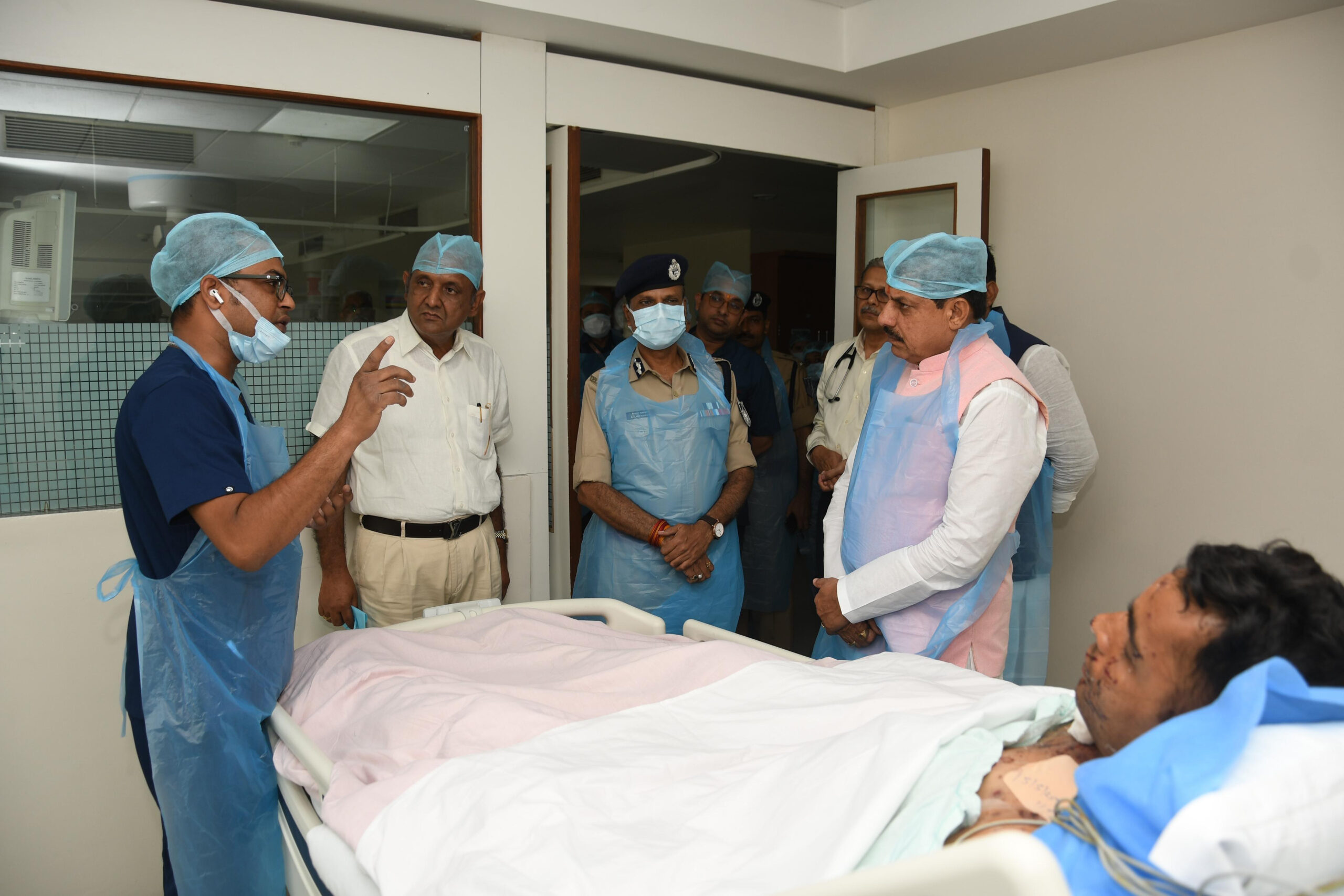 Read more about the article मॉक ड्रिल हादसे में घायल जवानों से अस्पताल में मिले सीएम डॉ. मोहन यादव, कहा—“इलाज में कोई कमी नहीं होगी”; सड़क हादसे में घायल जयप्रकाश लखेरा से भी की मुलाकात