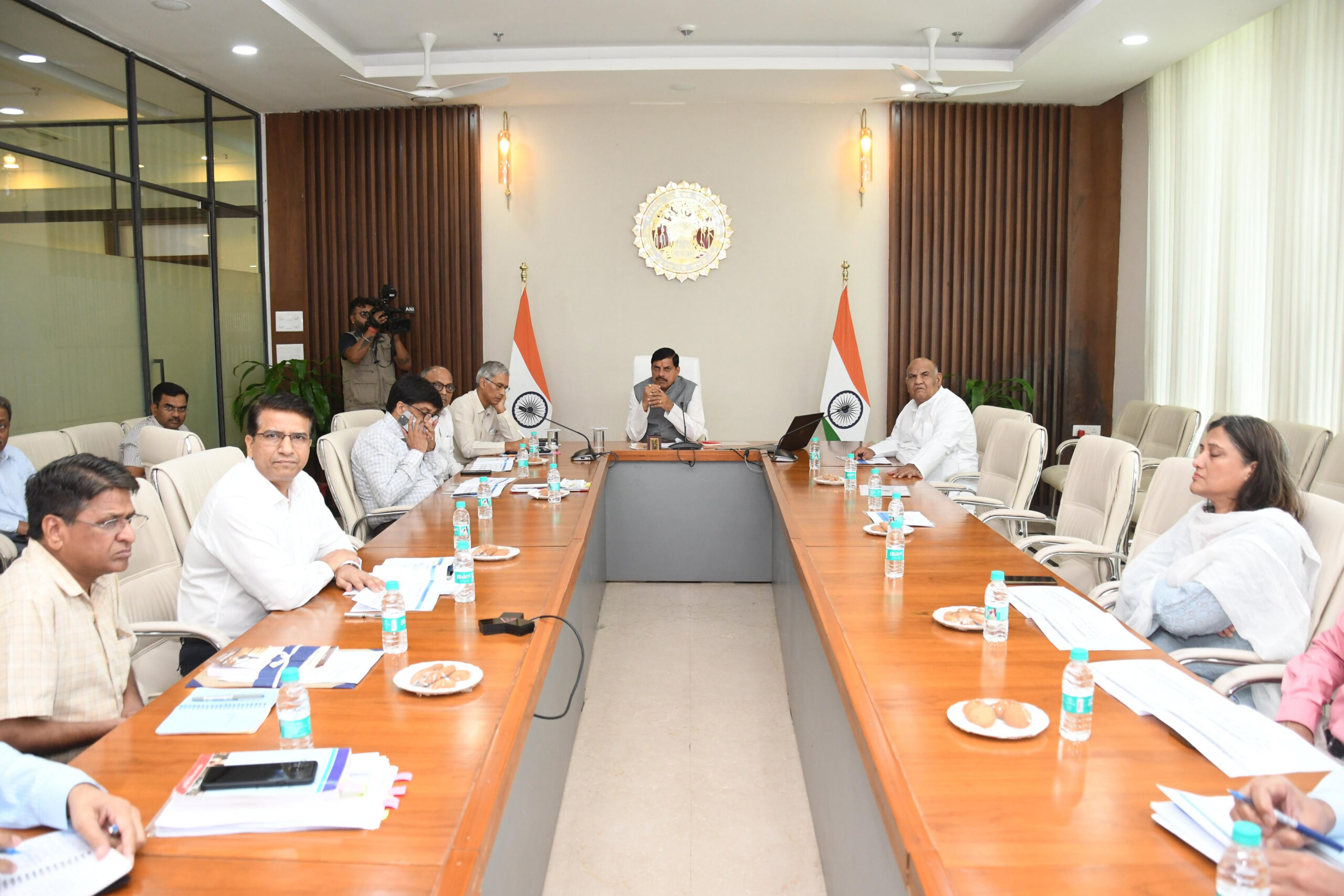 Read more about the article मेट्रोपॉलिटन मॉडल पर दौड़ेगा मध्यप्रदेश! डॉ. मोहन यादव ने की बड़ी घोषणा: अब इंदौर-उज्जैन और भोपाल-राजगढ़ बनेगा मेट्रोपॉलिटन रीजन, निवेश और रोजगार को मिलेगी रफ्तार!