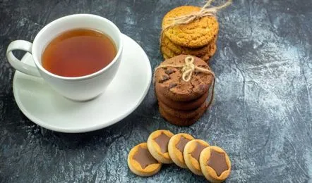 Read more about the article चाय के साथ ये चीजें खाना पड़ सकता है भारी, बढ़ा सकती हैं ब्लड शुगर और गैस की दिक्कत