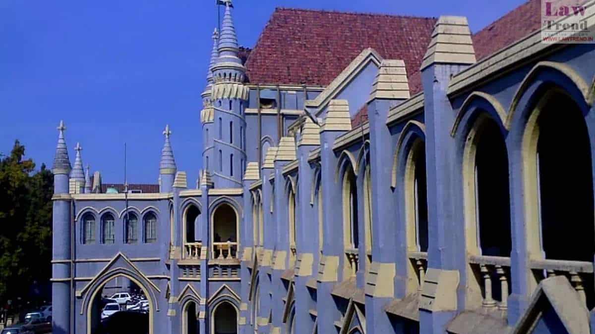 You are currently viewing डॉ. अंबेडकर की प्रतिमा तोड़फोड़ मामला: हाईकोर्ट ने सिवनी कलेक्टर, एसपी और थाना प्रभारी को नोटिस भेजकर मांगा जवाब, पुलिस कार्रवाई पर गंभीर सवाल; अगली सुनवाई 7 मई को