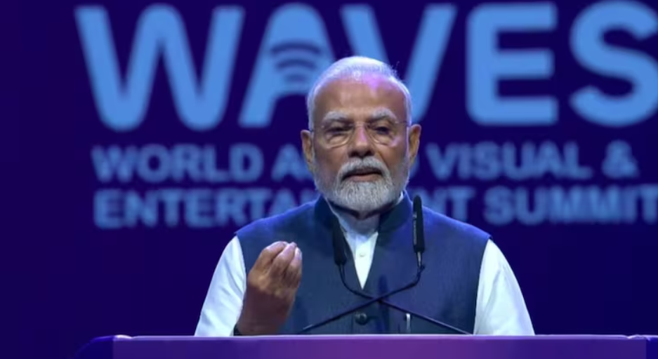 You are currently viewing WAVES 2025: ग्लोबल मंच पर चमका भारतीय मनोरंजन उद्योग, पीएम मोदी ने किया भव्य उद्घाटन; शाहरुख, आमिर समेत कई सितारों की चमक से सजा मुंबई का मंच