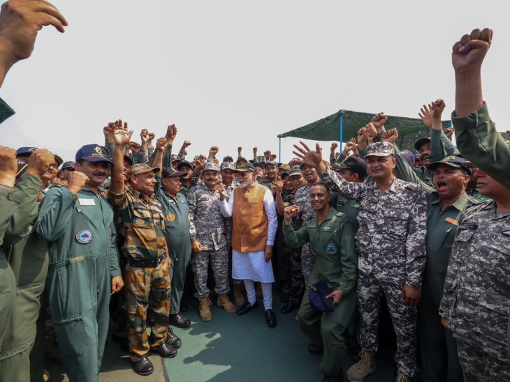 Read more about the article ऑपरेशन केलर: शोपियां में लश्कर के 3 आतंकी ढेर, सेना का बड़ा एक्शन जारी; PM मोदी पहुंचे आदमपुर एयरबेस, जवानों से की मुलाकात!