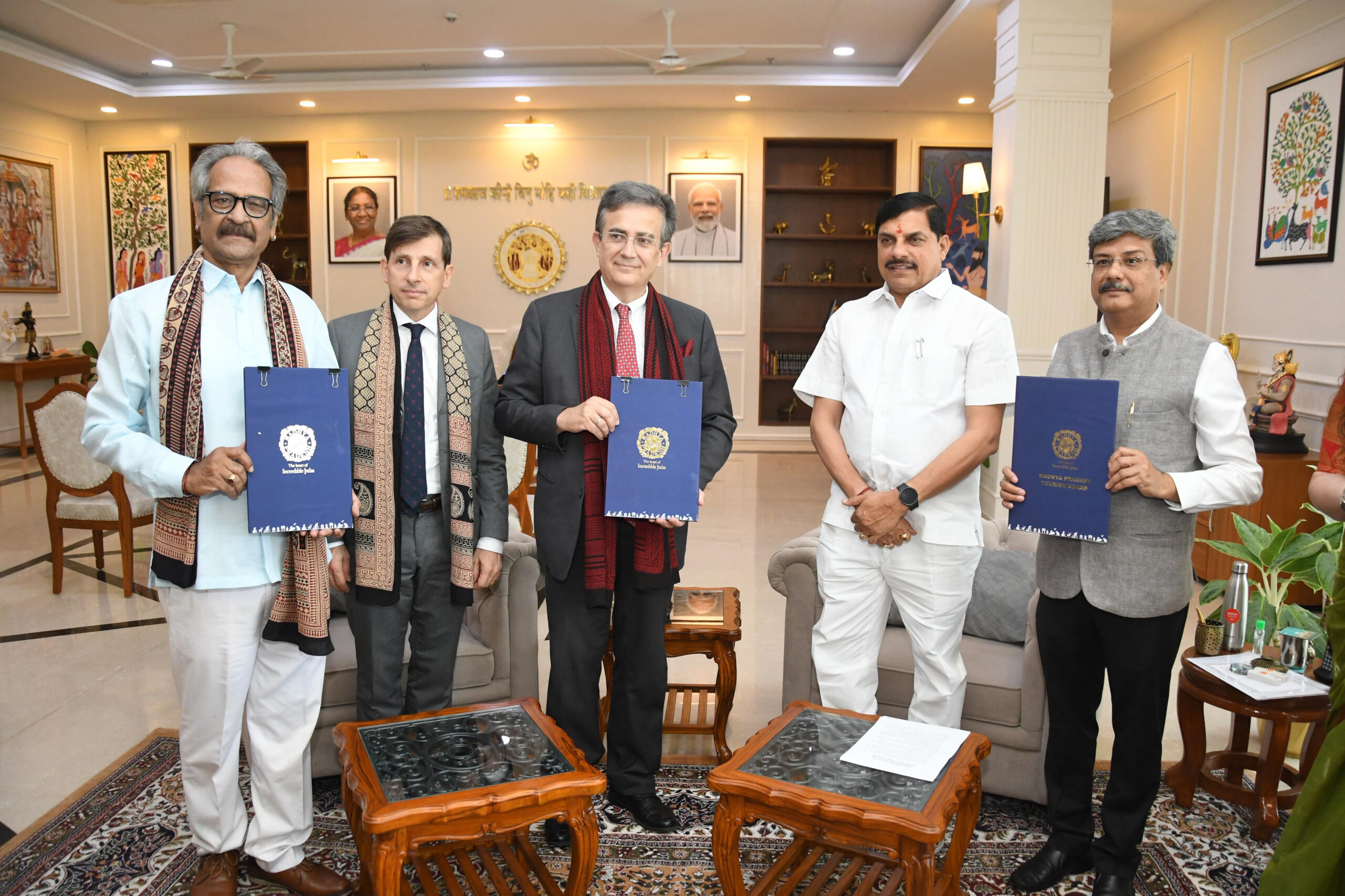 Read more about the article मध्यप्रदेश और फ्रांस के बीच ऐतिहासिक सांस्कृतिक समझौता: भोपाल में सीएम डॉ. मोहन यादव की उपस्थिति में हुआ भारत-फ्रांस त्रिपक्षीय MoU, अब पर्यटन और कला को मिलेगा वैश्विक मंच!